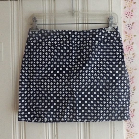 Old Navy Dresses & Skirts - Old Navy blue and white pattern mini skirt size 0